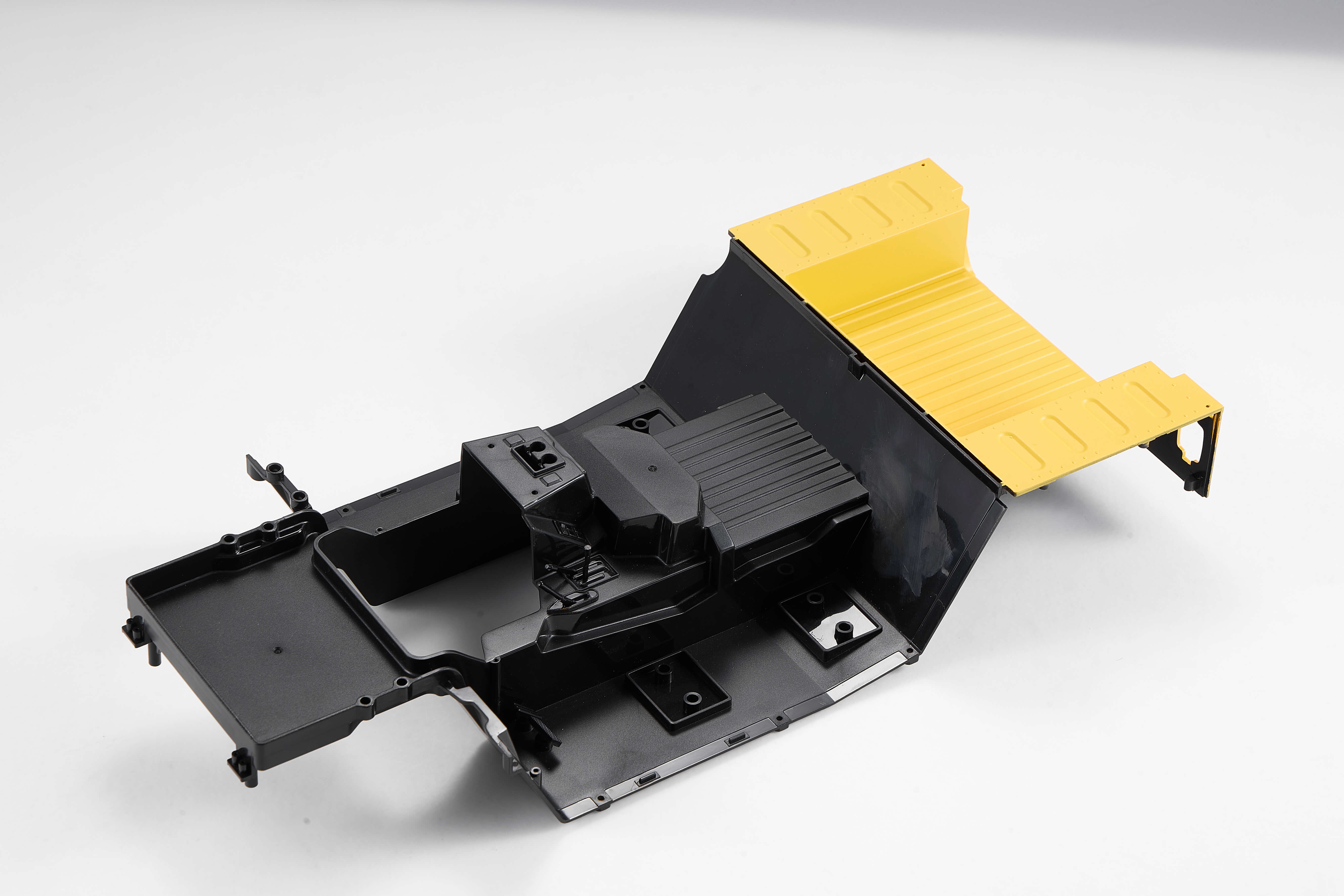 1:12 Hummer H1 chassis in yellow and black for RC model builds