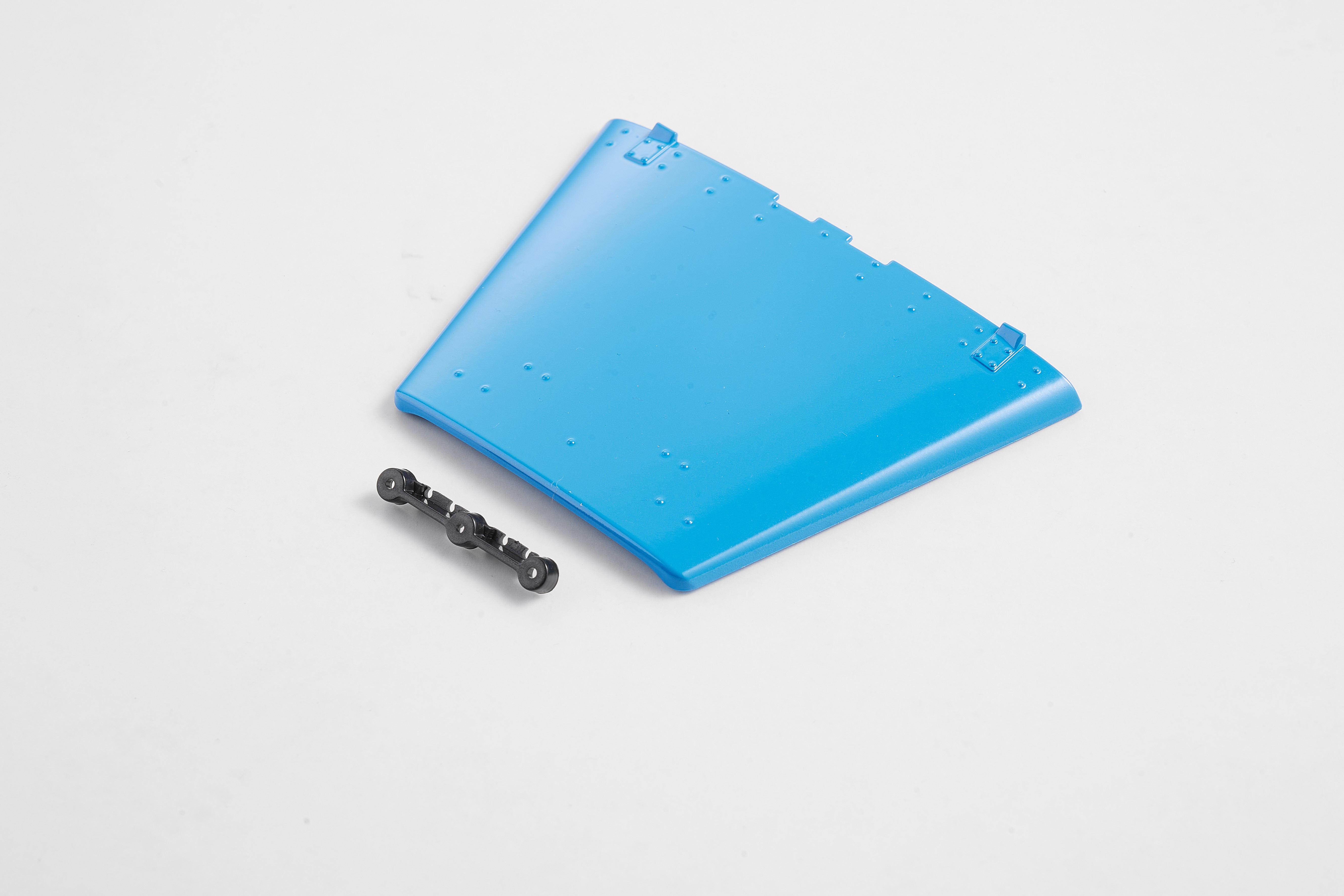 Vibrant blue 1:12 Land Rover hood with black clips for mounting