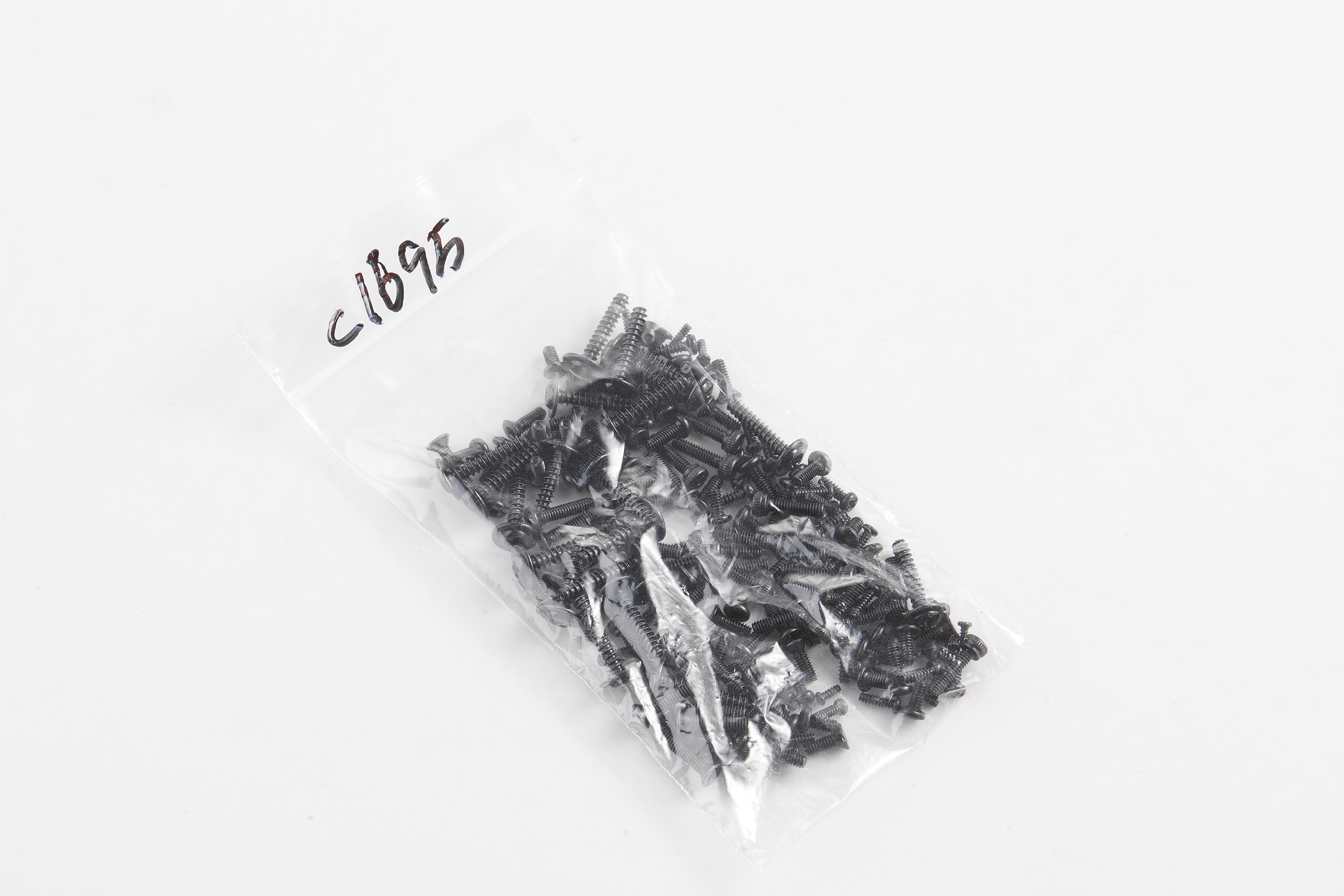 Screw set for 1:12 Land Rover model, packaged in a clear bag.