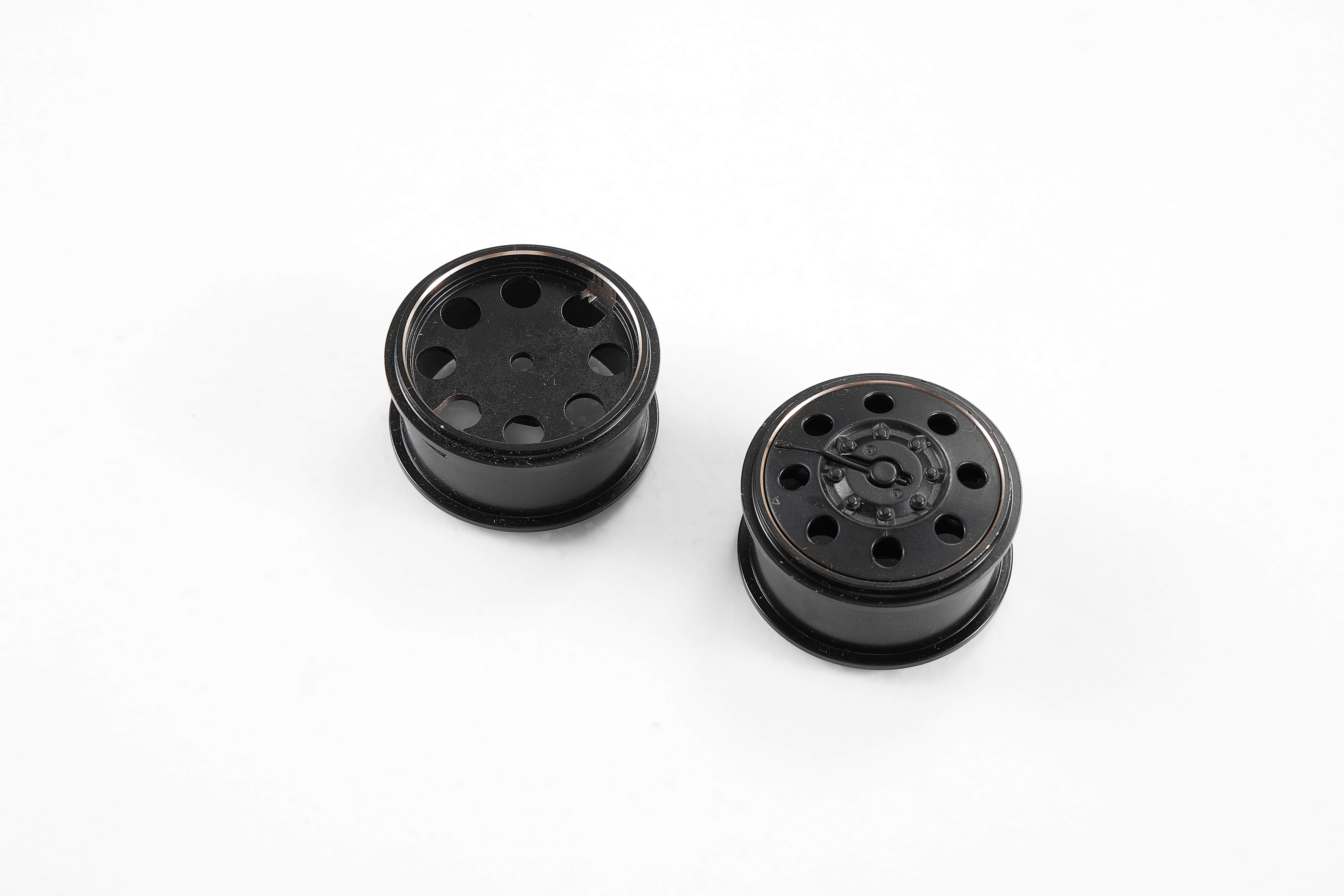 Metal wheels for 1:12 Hummer H1 RC model, two pairs with expert craftsmanship.