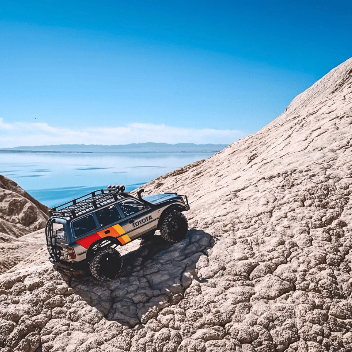 FMS Toyota Land Cruiser Family Combo: 1:10 FCX10 RS + 1:18 FCX18 RTR