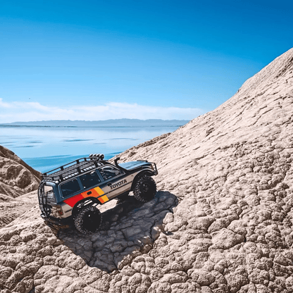 FMS Toyota Land Cruiser Family Combo: 1:10 FCX10 RS + 1:18 FCX18 RTR