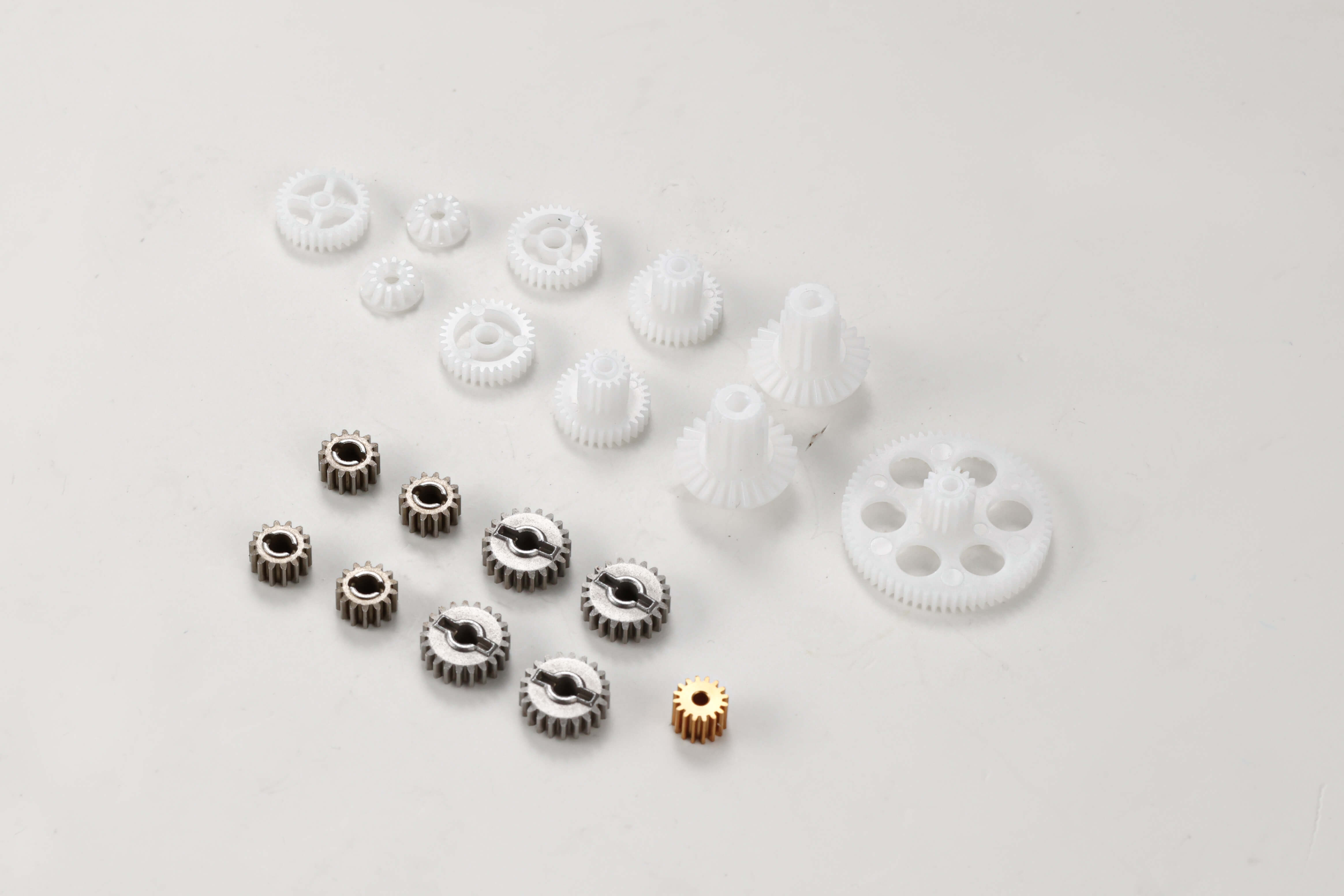 1/24 Power Wagon gear set for RC models, featuring white and metallic gears