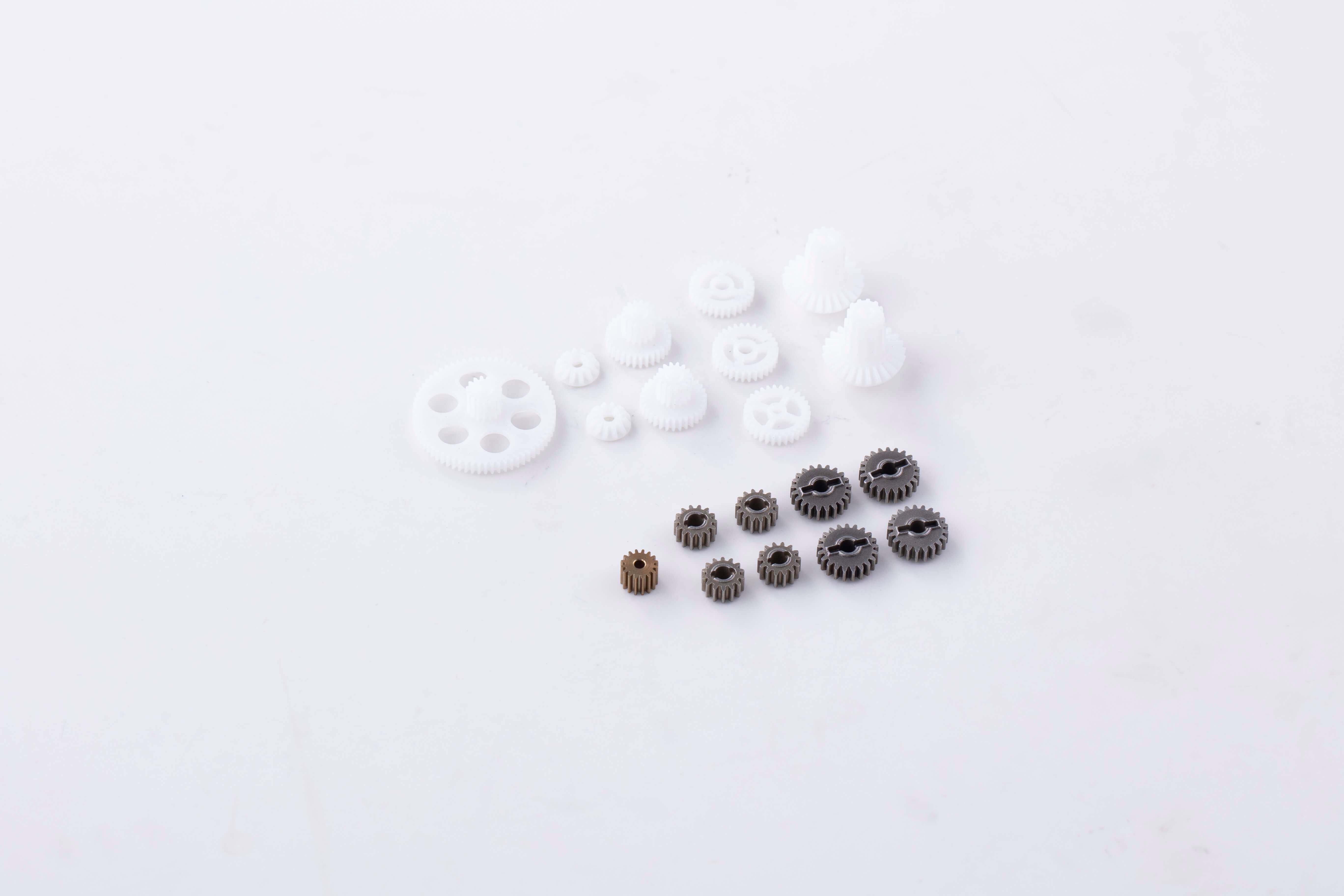 RC model gear set collection with white and metallic gears