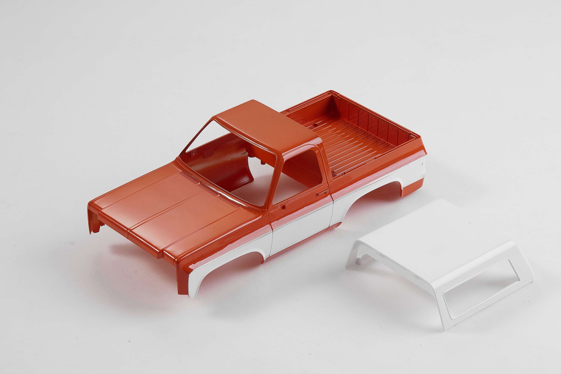 1:24 scale K5 Blazer car body in white and orange with removable top