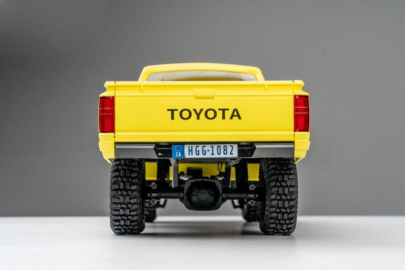 FMS 1:18 TOYOTA Hilux RTR Yellow (Discontinued)