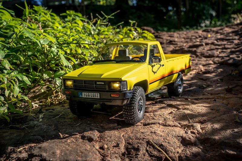 FMS 1:18 TOYOTA Hilux RTR Yellow (Discontinued)